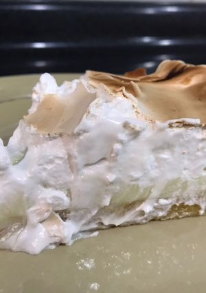 Una foto de Pie de limón con merengue suizo 👩🏻‍🌾