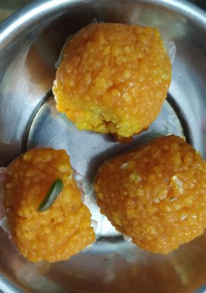 A picture of Bundi laddu.