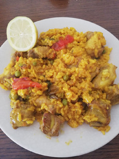 Una foto de Arroz y costillejas