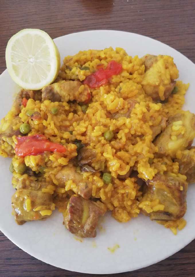 Una foto de Arroz y costillejas