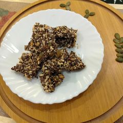 A picture of Mixed seeds savoury chikki made in Air fryer.