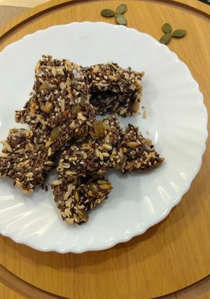 A picture of Mixed seeds savoury chikki made in Air fryer.