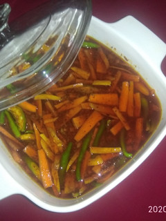 गाजर अदरक हरी मिर्च का अचार (Gajar Adrak Hari Mirch ka Achar recipe in hindi) रेसिपी मुख्य फोटो