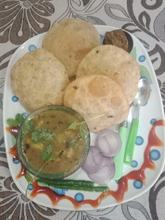 मैदा की खस्ता कचौड़ी (Maida ki khasta kachori recipe in hindi) रेसिपी मुख्य फोटो
