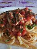 Linguine con Alici Freschi, Pomodorini e Tarallini Pugliesi