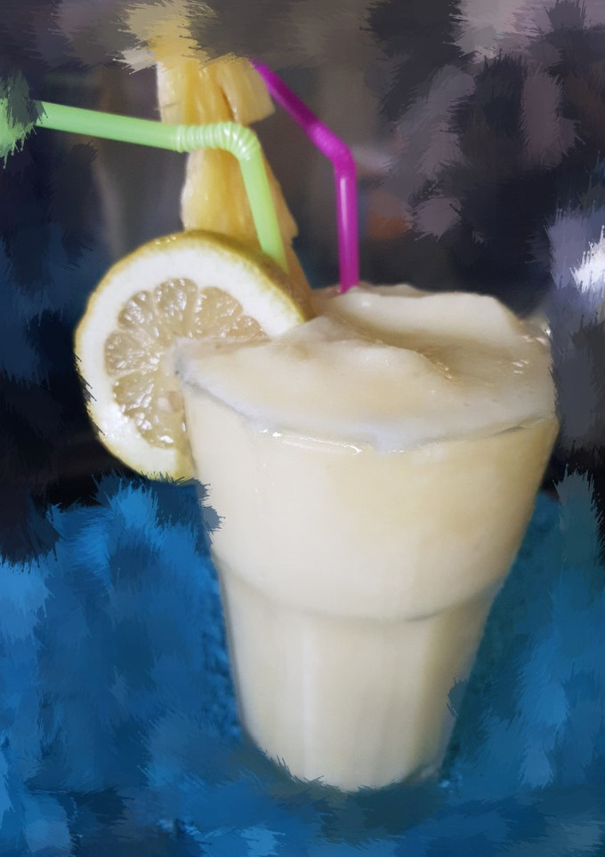 Una foto de Granizado de melón, piña y plátano