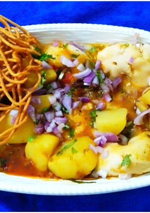 A picture of Odisha Street Style Dahibara Aloo Dum with homemade Sev.