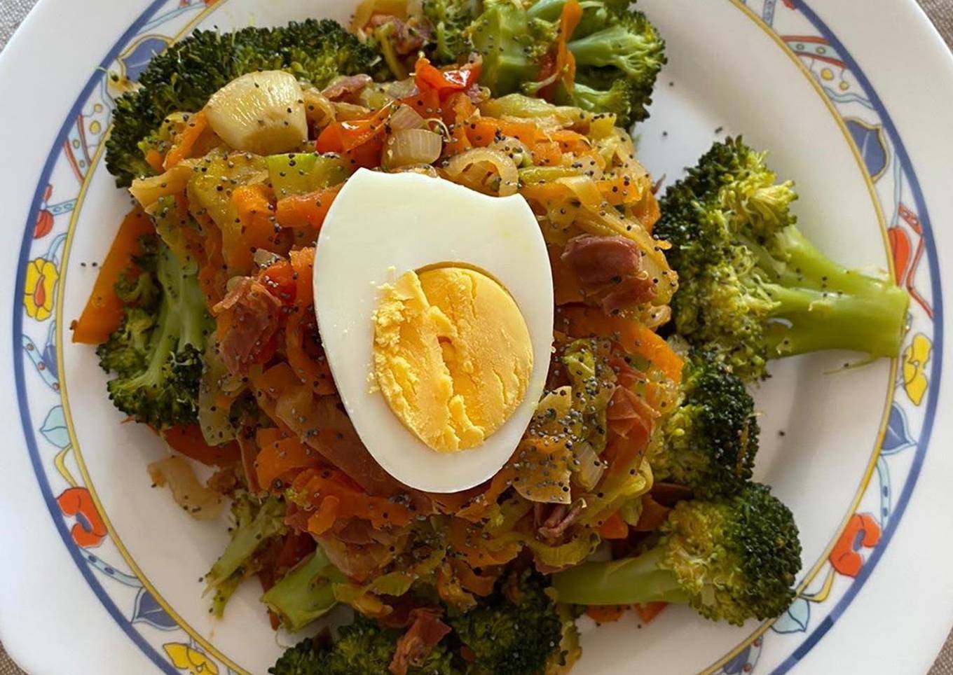 Brócoli salteado con espaguetis de calabacín