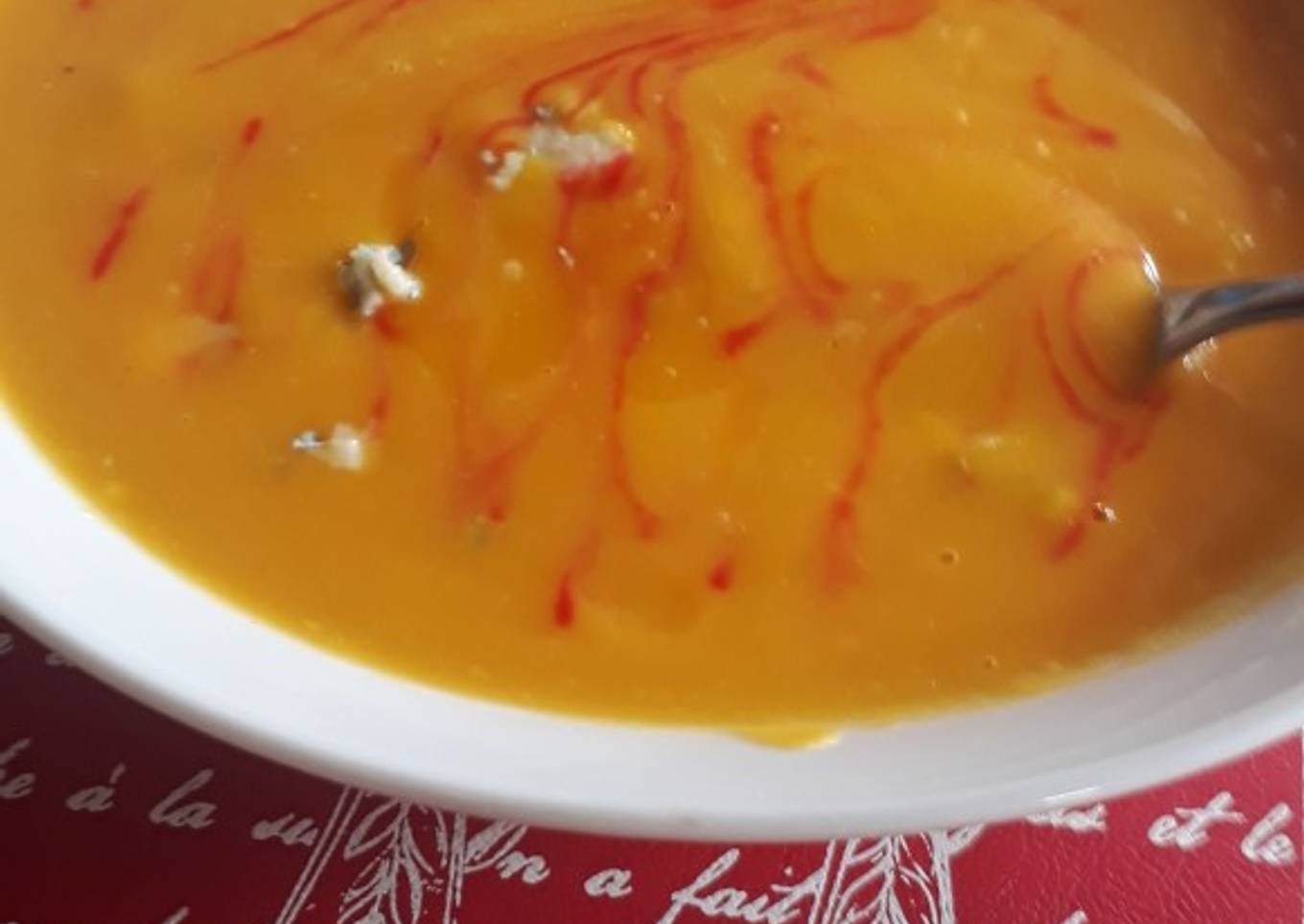 Sopa de calabaza, cebolla y queso azul