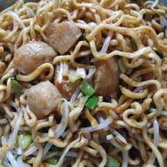 A picture of Mie goreng cabe rawit bikin melerrrr.