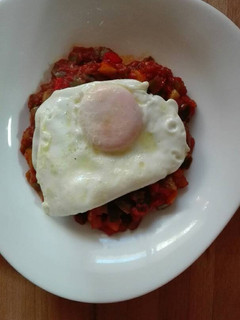 Una foto de Pisto con Huevo Frito 🍳
