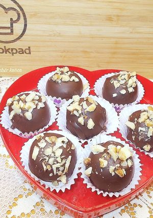 Datolyagolyók (zabpehellyel,dióval) recept fotója