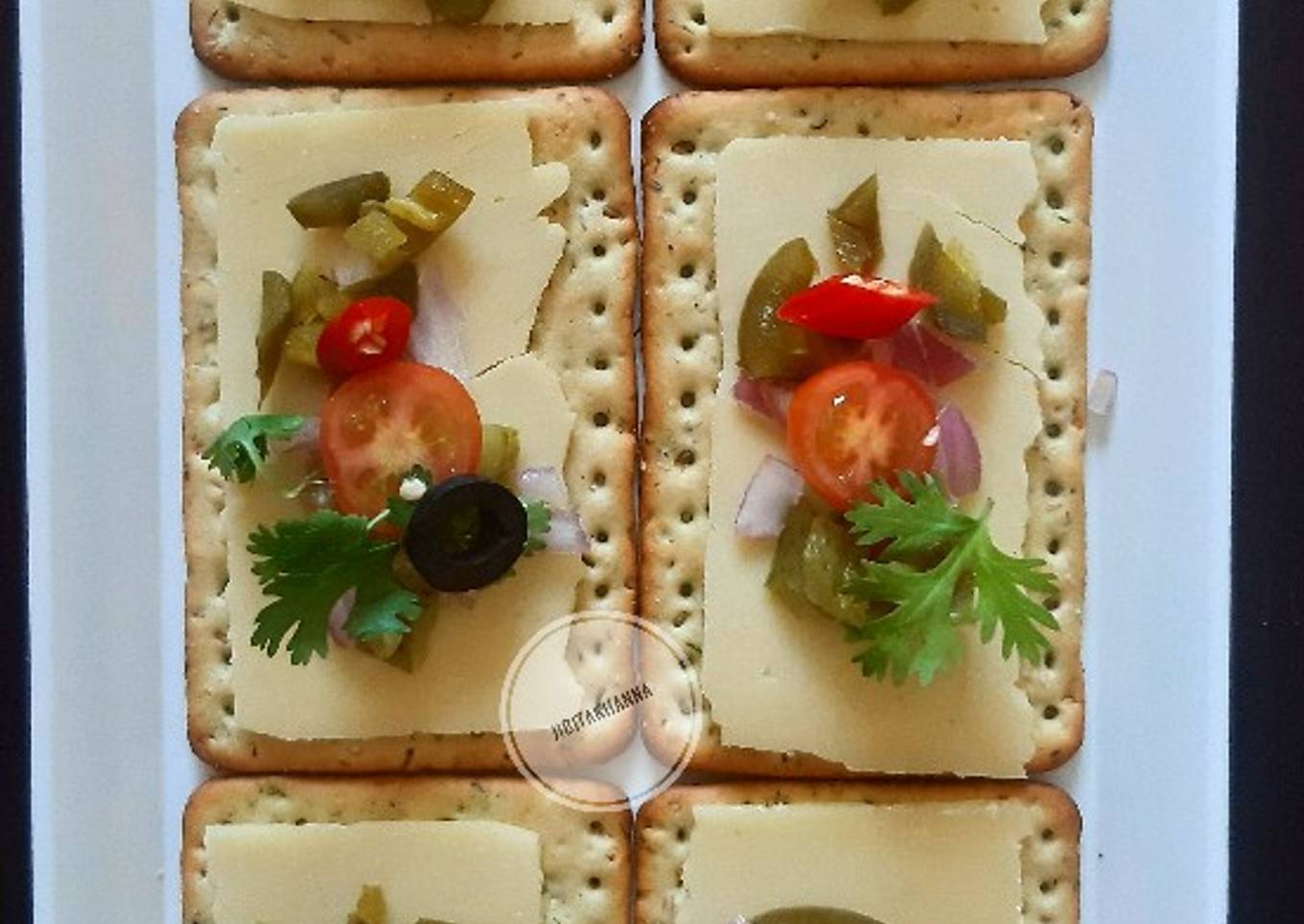 Steps to Make Quick Crispbreads Canape