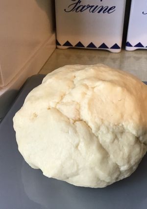 Une photo de Pâte brisée à la pêche et rhubarbe