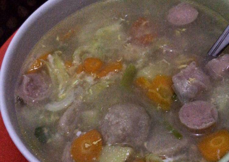 Cara Gampang Menyiapkan Sup sayur dan baso sosis, Lezat