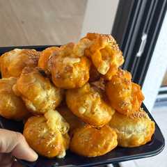 Una foto de Hojaldre de Sobrasada y Queso de Bola