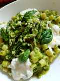 Tubetti con asparagi,  piselli e crema di parmigiano