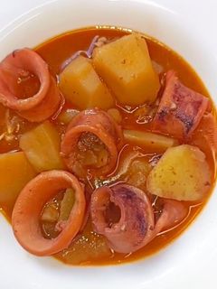 Una foto de Patatas con calamares