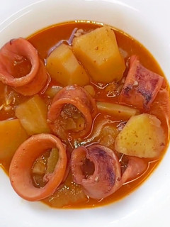 Una foto de Patatas con calamares