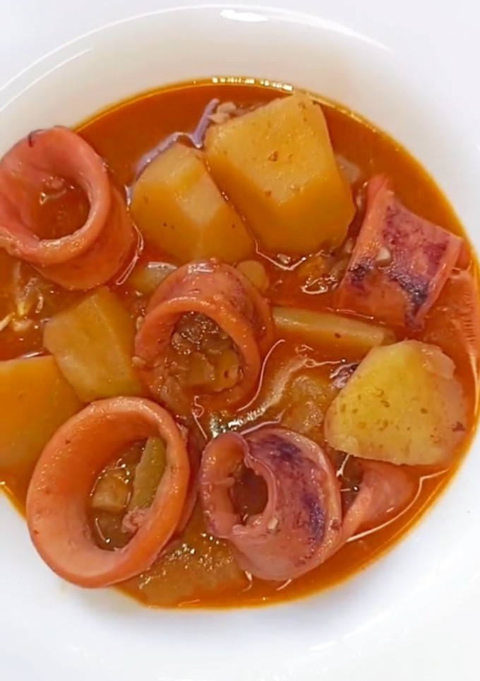 Una foto de Patatas con calamares