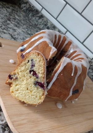 Una foto de Budín de limón y arándanos 🍋🫐 (sin manteca)