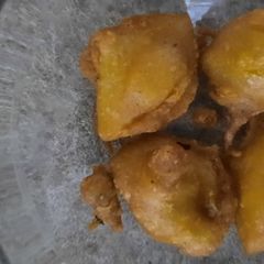 A picture of Half moon cut shape pakoras.