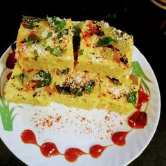 A picture of Gujrati Dhokla.