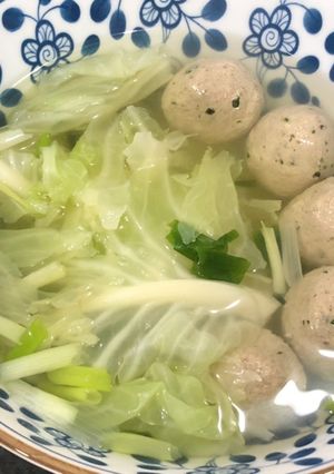 香椿素貢丸高麗菜清湯 的食譜成品照片