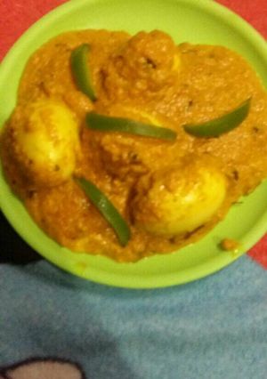 A picture of Shahi egg curry.