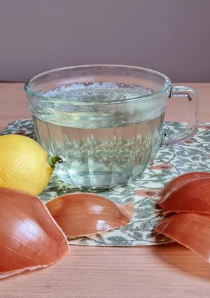 Una foto de Infusión de cebolla, limón y miel 🧅🍋🍯 especial vías respiratorias ❄️⛄🤧 😷 🥶