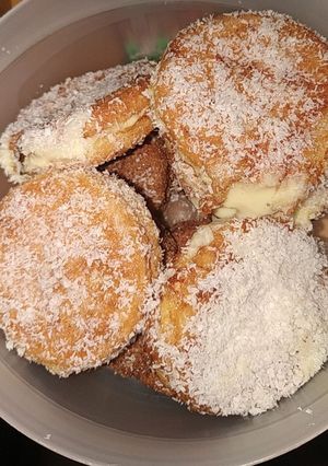 Una foto de Galletas fritas rellenas de natillas