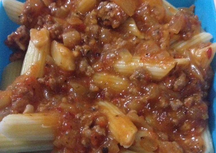 Langkah Mudah untuk Menyiapkan Penne saus bolognese, Bikin Ngiler