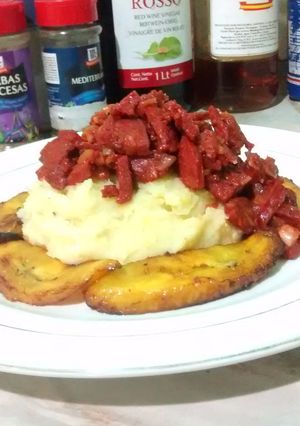 Una foto de Fusión de chorizos y puré rústico