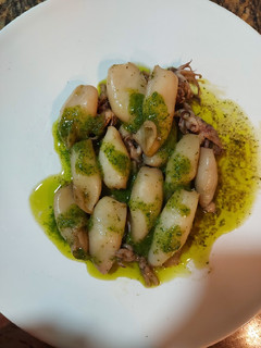 Una foto de Calamares en salsa verde
