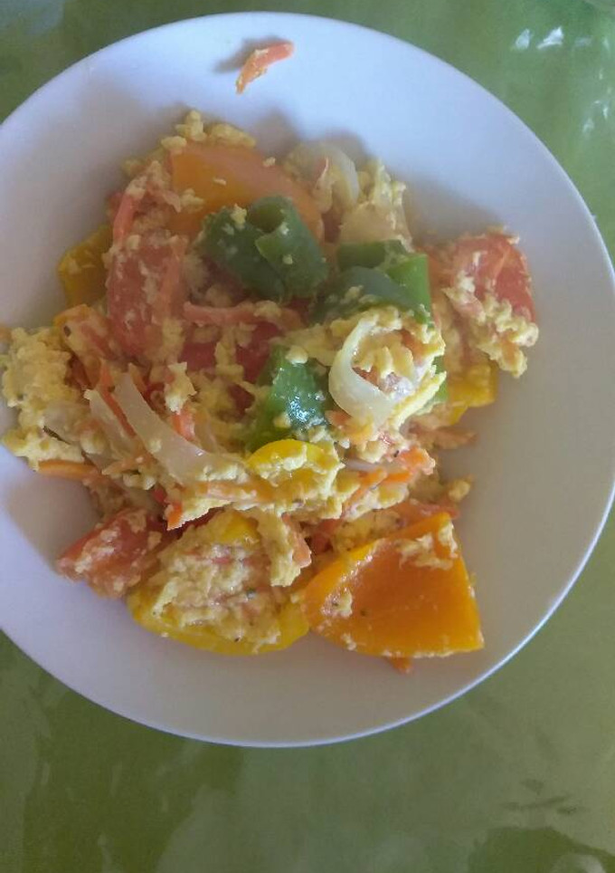 Una foto de Chiles pimientos con huevo