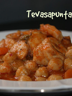 Una foto de Garbanzos con pulpo y gambas