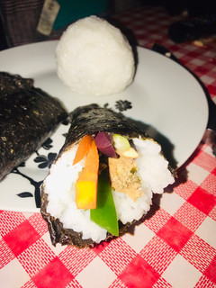 Una foto de Temaki sushi o cono de sushi