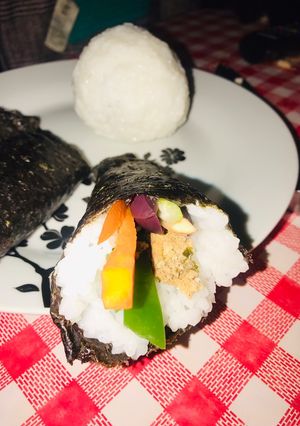 Una foto de Temaki sushi o cono de sushi