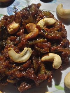 કાજુ કારેલા નું શાક રેસીપી મુખ્ય ફોટો