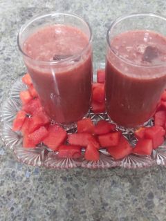 तरबूज़ और रेड ग्रेपफ़्रूट का जूस (Tarbuj aur grape fruit ka juice recipe in Hindi) रेसिपी मुख्य फोटो