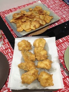 Una foto de Rape rebozado con patatas fritas