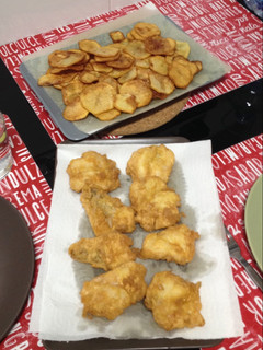 Una foto de Rape rebozado con patatas fritas