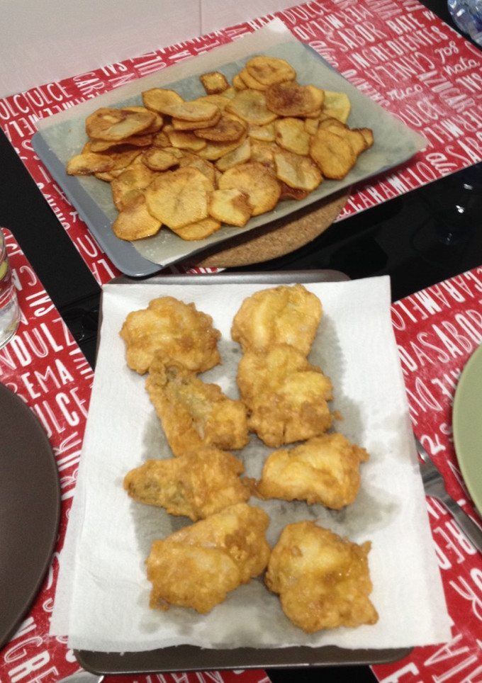 Una foto de Rape rebozado con patatas fritas