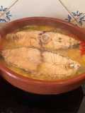 Corvina en Cazuela de Barro con Puerro y Pimientos