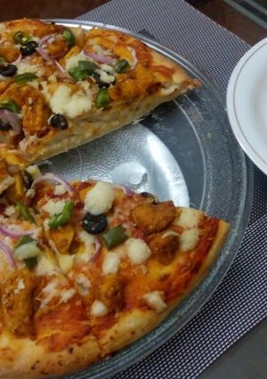 A picture of Chicken Tikka Pizza.