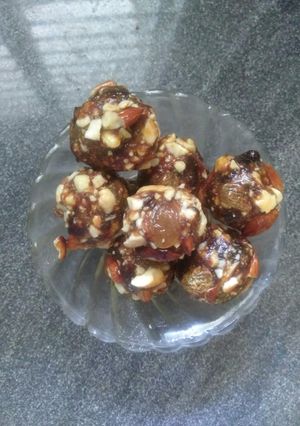 நட்ஸ் லட்டு(Nuts laddu) செய்முறை முக்கிய புகைப்படம்