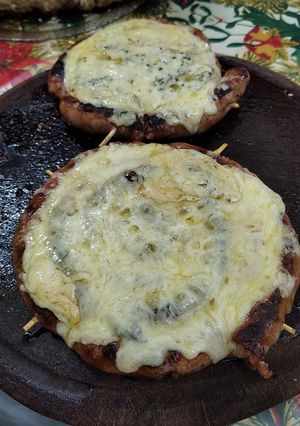 Una foto de Salchicha parrillera con provoleta