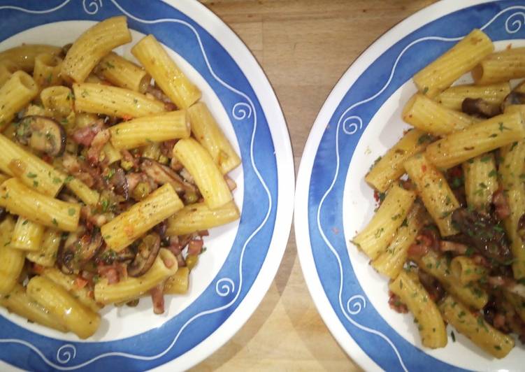 Elicoidali con Champiñones y Shiitake, Guisantes Bacon y Jamón
