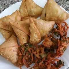 A picture of Aloo samosa.