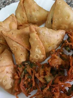A picture of Aloo samosa.